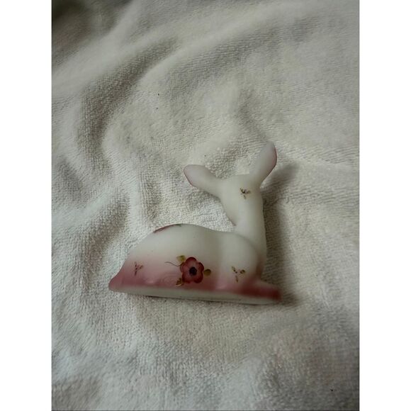 Fenton Glass Deer Fawn Hand Painted Berries & Blossoms Signed Vintage - Picture 7 of 9